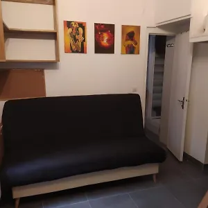 Le 4 , Paris France